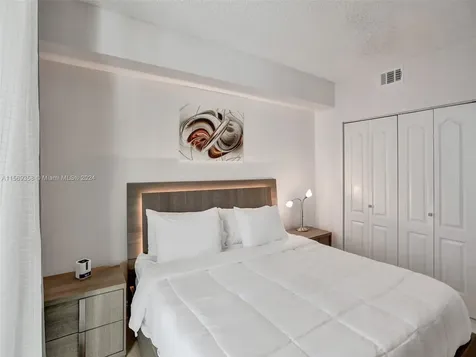 17555 Atlantic Boulevard Sunny Isles Beach FL 33160