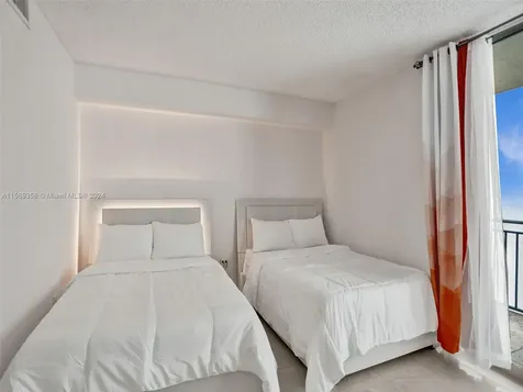 17555 Atlantic Boulevard Sunny Isles Beach FL 33160