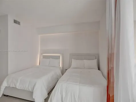 17555 Atlantic Boulevard Sunny Isles Beach FL 33160