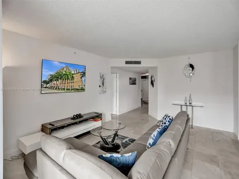 17555 Atlantic Boulevard Sunny Isles Beach FL 33160