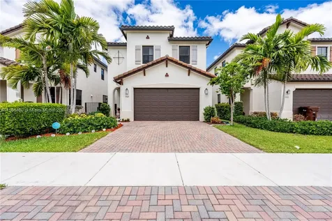 3323 W 96th Place Hialeah FL 33018