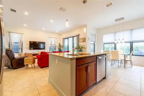3323 W 96th Place Hialeah FL 33018