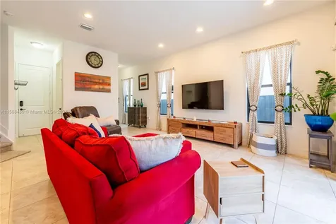 3323 W 96th Place Hialeah FL 33018