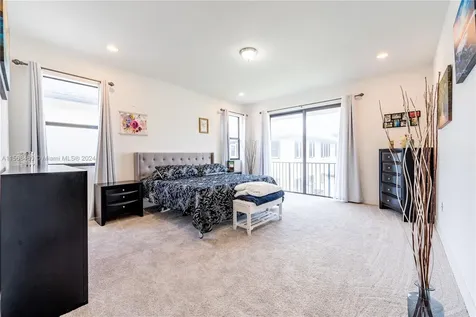 3323 W 96th Place Hialeah FL 33018