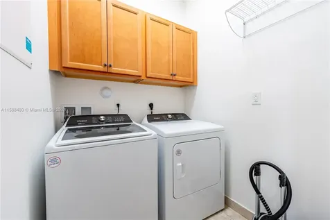 3323 W 96th Place Hialeah FL 33018
