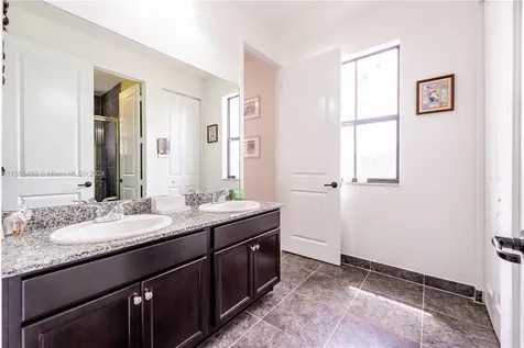 3323 W 96th Place Hialeah FL 33018