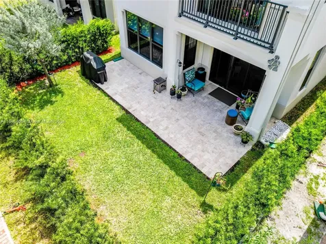 3323 W 96th Place Hialeah FL 33018