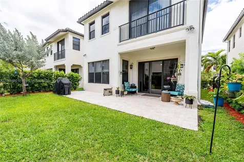 3323 W 96th Place Hialeah FL 33018