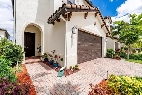 3323 W 96th Place Hialeah FL 33018