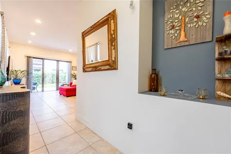 3323 W 96th Place Hialeah FL 33018