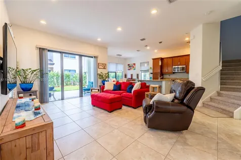 3323 W 96th Place Hialeah FL 33018