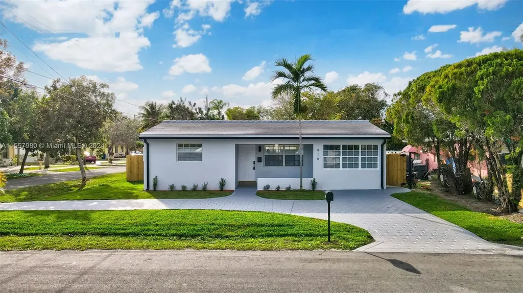 916 SW 7th Avenue Hallandale Beach FL 33009