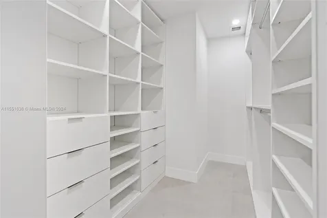 359 NE 158th Street Miami FL 33162