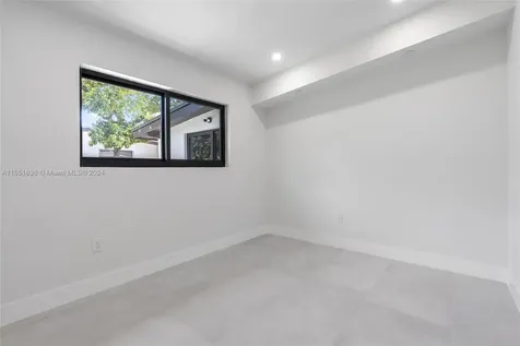 359 NE 158th Street Miami FL 33162