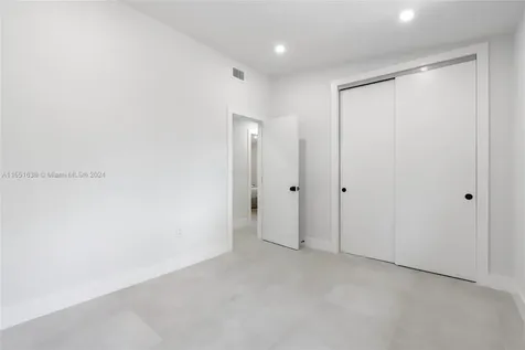 359 NE 158th Street Miami FL 33162