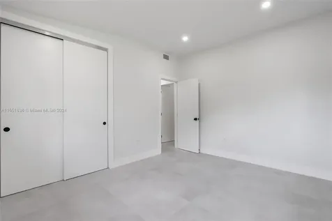 359 NE 158th Street Miami FL 33162