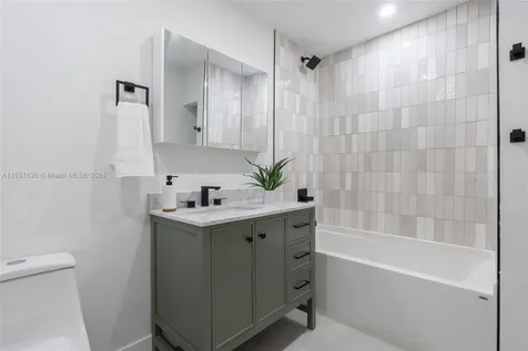 359 NE 158th Street Miami FL 33162