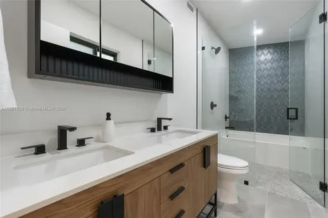 359 NE 158th Street Miami FL 33162