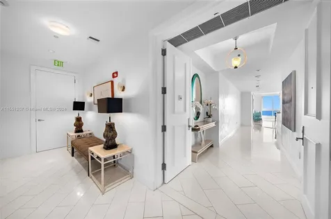100 S Pointe Drive Miami Beach FL 33139