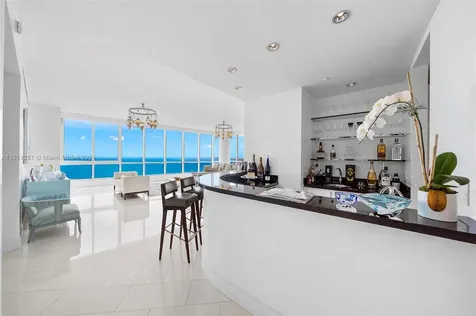100 S Pointe Drive Miami Beach FL 33139