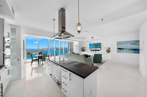 100 S Pointe Drive Miami Beach FL 33139