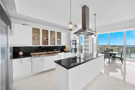 100 S Pointe Drive Miami Beach FL 33139