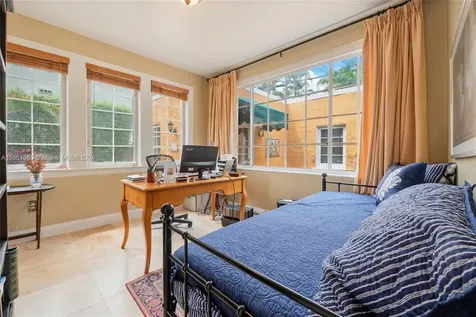 6904 Portillo Street Coral Gables FL 33146