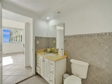 5005 Collins Avenue Miami Beach FL 33140