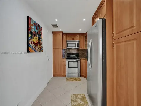 5005 Collins Avenue Miami Beach FL 33140