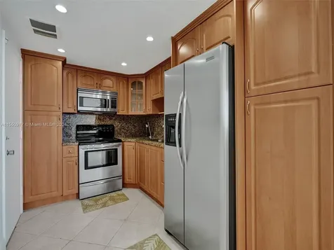 5005 Collins Avenue Miami Beach FL 33140