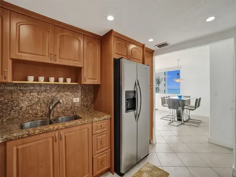 5005 Collins Avenue Miami Beach FL 33140