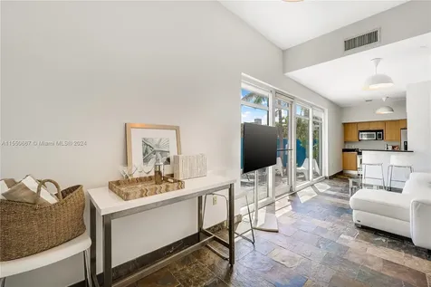 7600 Collins Avenue Miami Beach FL 33141