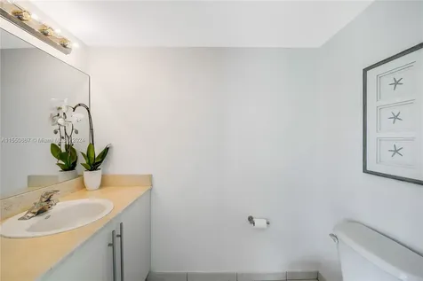 7600 Collins Avenue Miami Beach FL 33141