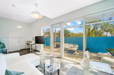 7600 Collins Avenue Miami Beach FL 33141