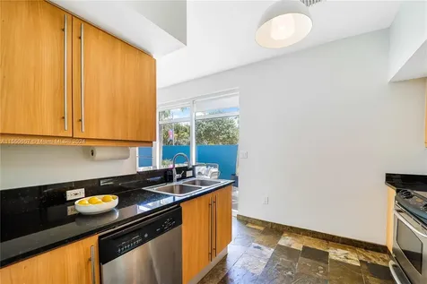 7600 Collins Avenue Miami Beach FL 33141