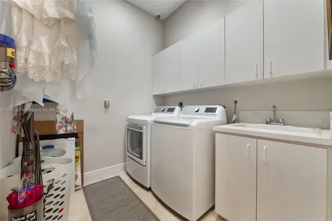 10090 SW 89th Court Miami FL 33176