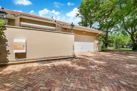 10090 SW 89th Court Miami FL 33176