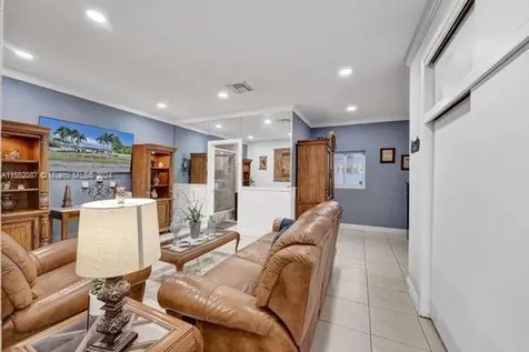 7581 SW 57th Terrace Miami FL 33143