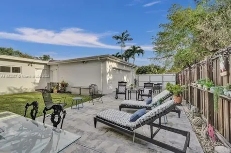 7581 SW 57th Terrace Miami FL 33143