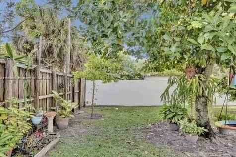7581 SW 57th Terrace Miami FL 33143