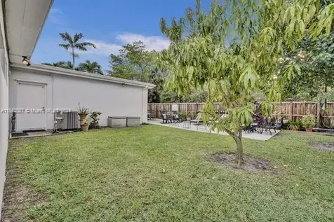 7581 SW 57th Terrace Miami FL 33143