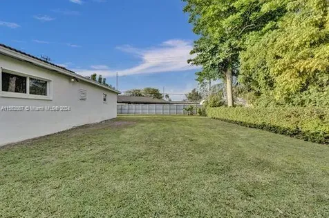 7581 SW 57th Terrace Miami FL 33143