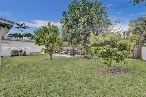 7581 SW 57th Terrace Miami FL 33143