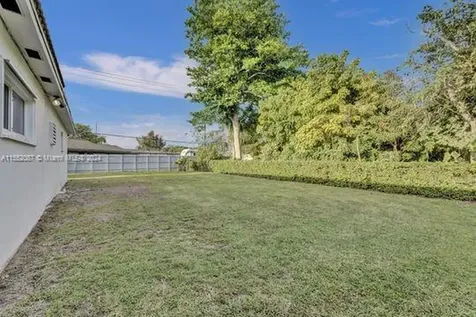 7581 SW 57th Terrace Miami FL 33143