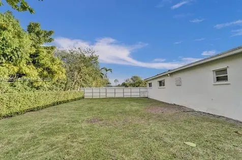 7581 SW 57th Terrace Miami FL 33143