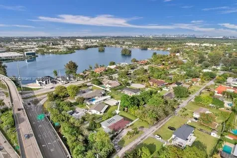 7581 SW 57th Terrace Miami FL 33143