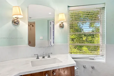3440 N Meridian Avenue Miami Beach FL 33140