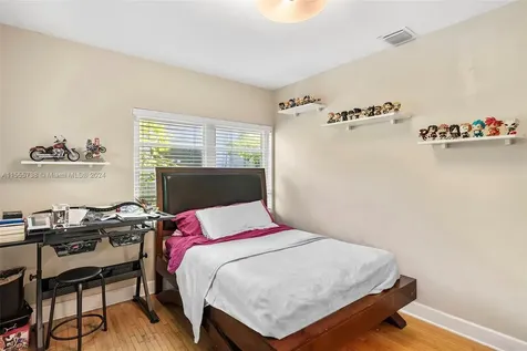 3440 N Meridian Avenue Miami Beach FL 33140
