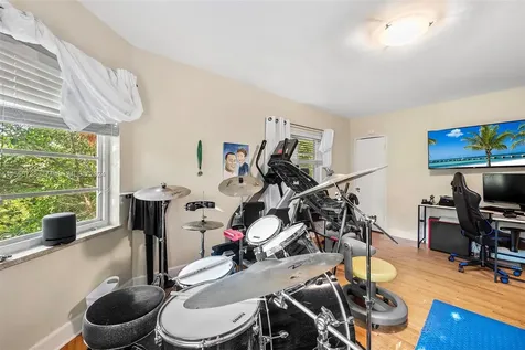 3440 N Meridian Avenue Miami Beach FL 33140