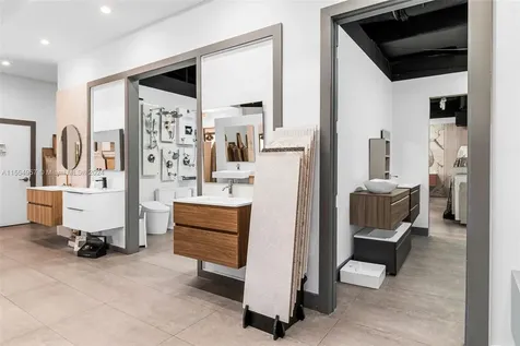 Bath Vanities/accessories And Flooring Doral FL 33122